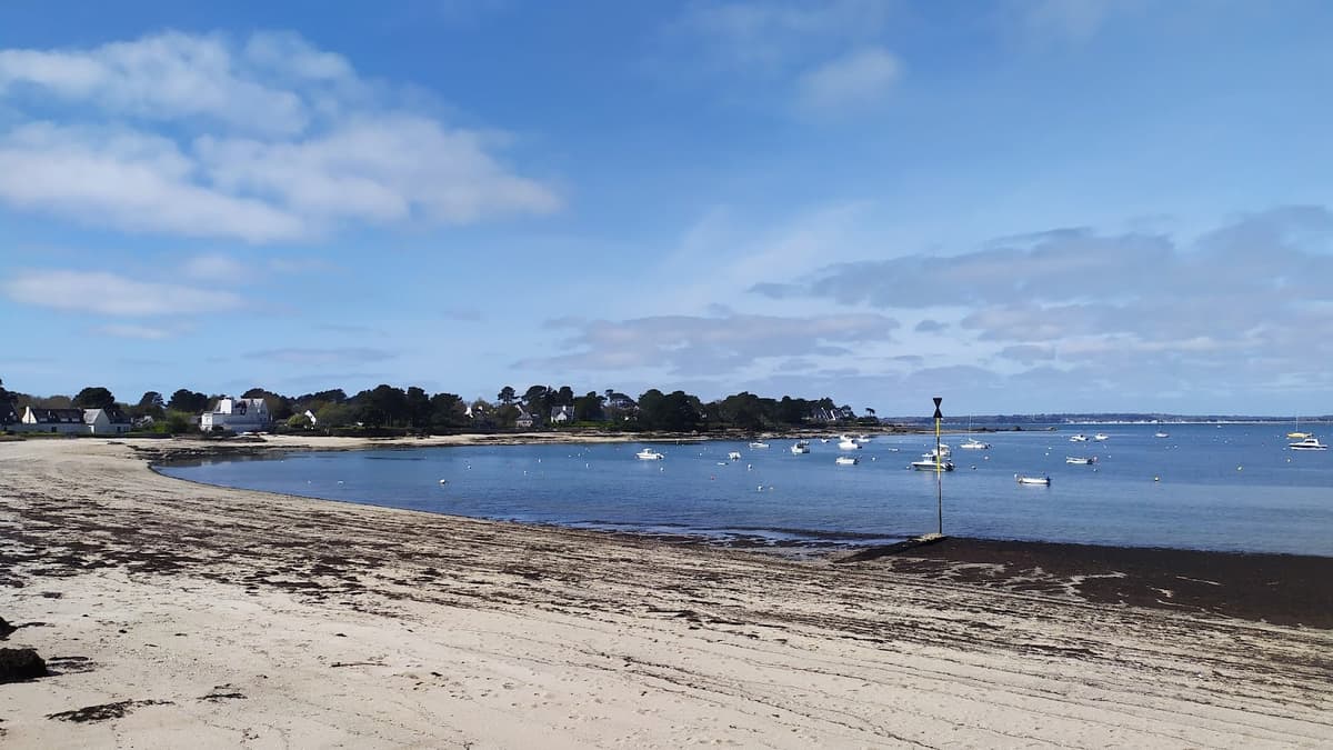 Pet-friendly hotels near Plage du Cabellou, dog-friendly beach in Concarneau, Finistère sud