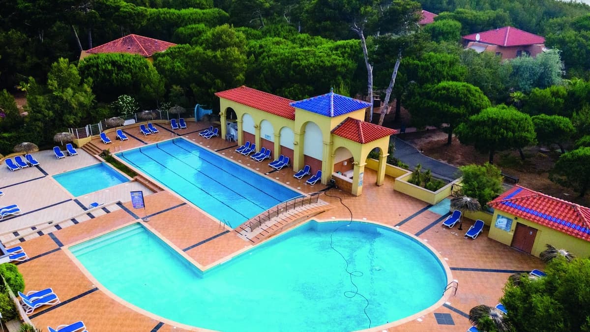 Pet-friendly hotels near Plage du Verdon (zone chiens), dog-friendly beach in Hyères, Var