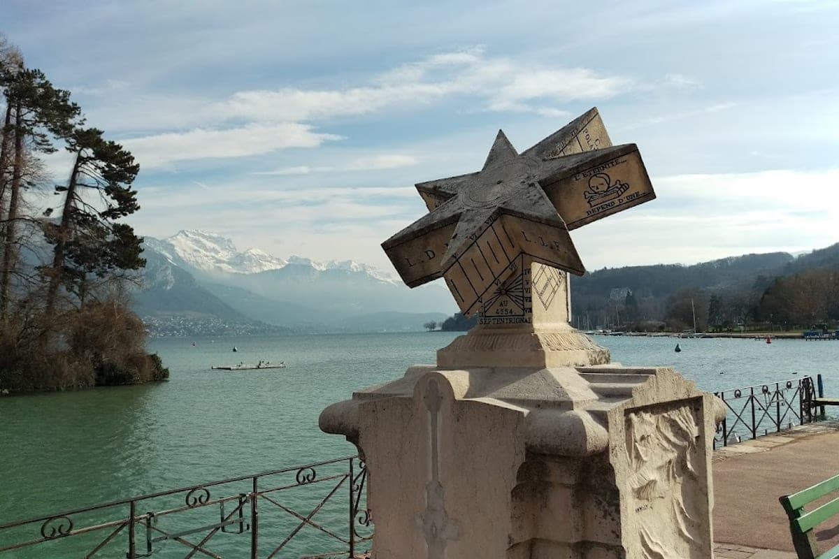Best season for visiting Annecy with a dog