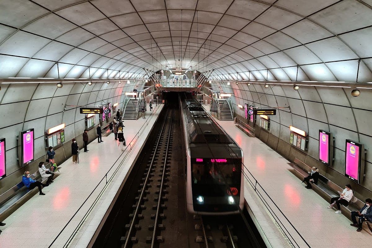 Metro Bilbao (Small Dogs Only)
