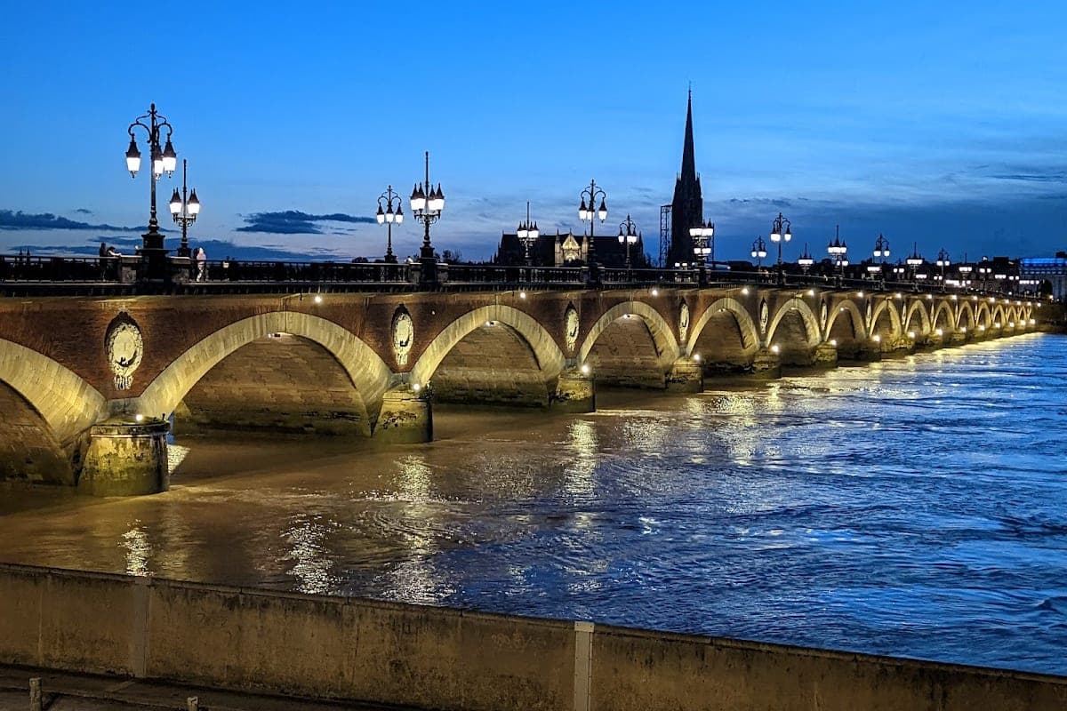 Pont de Pierre Walk