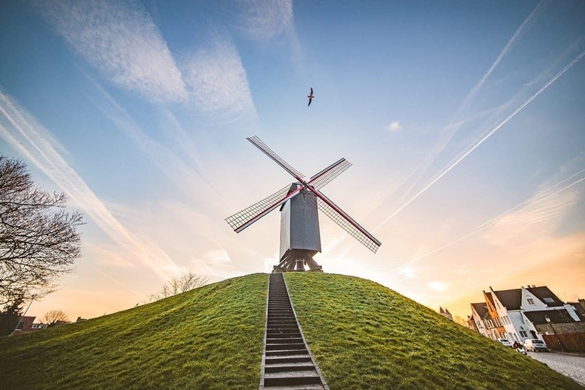 Sint-Anna Windmills and Canal Walk