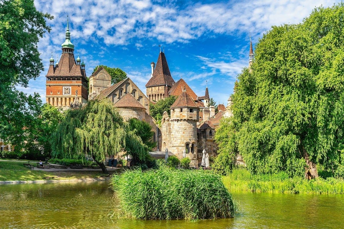 Heroes' Square & Vajdahunyad Castle