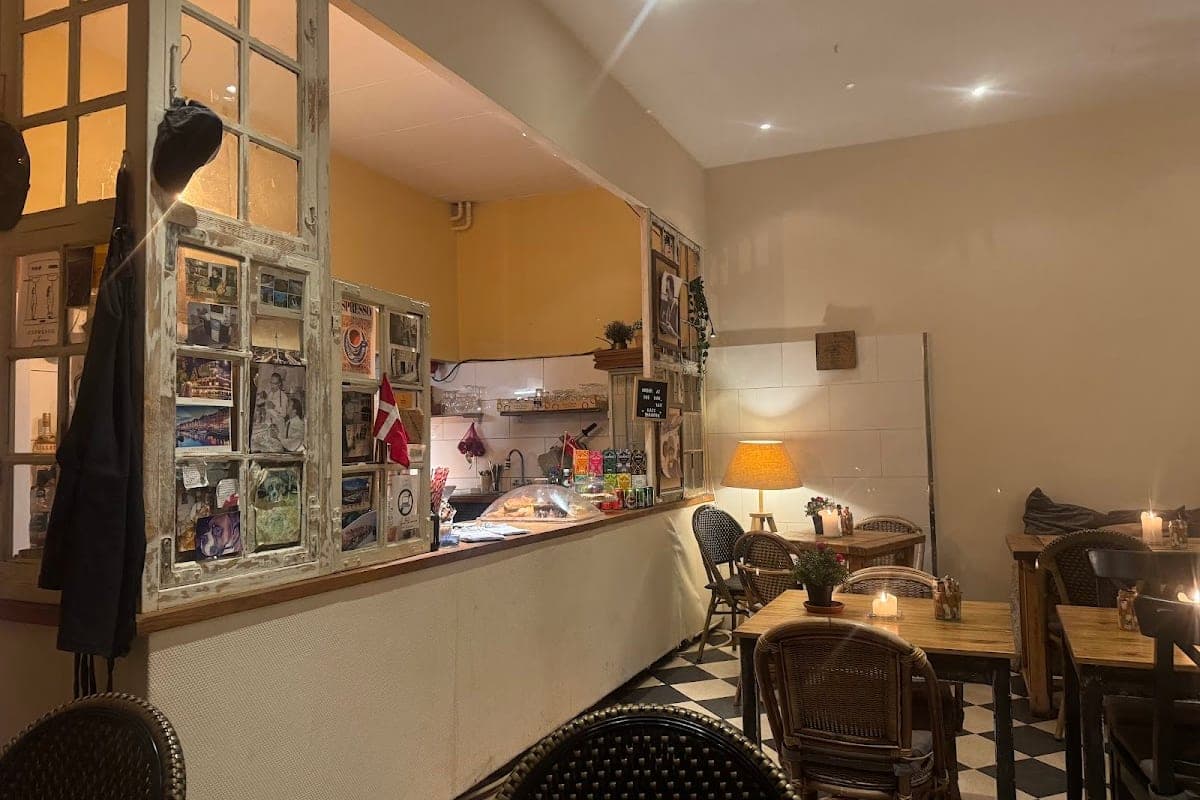 Nyhavn Canal Terrace Cafés