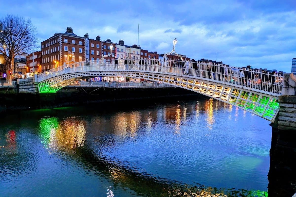 Ha'penny Bridge and River Liffey Walk