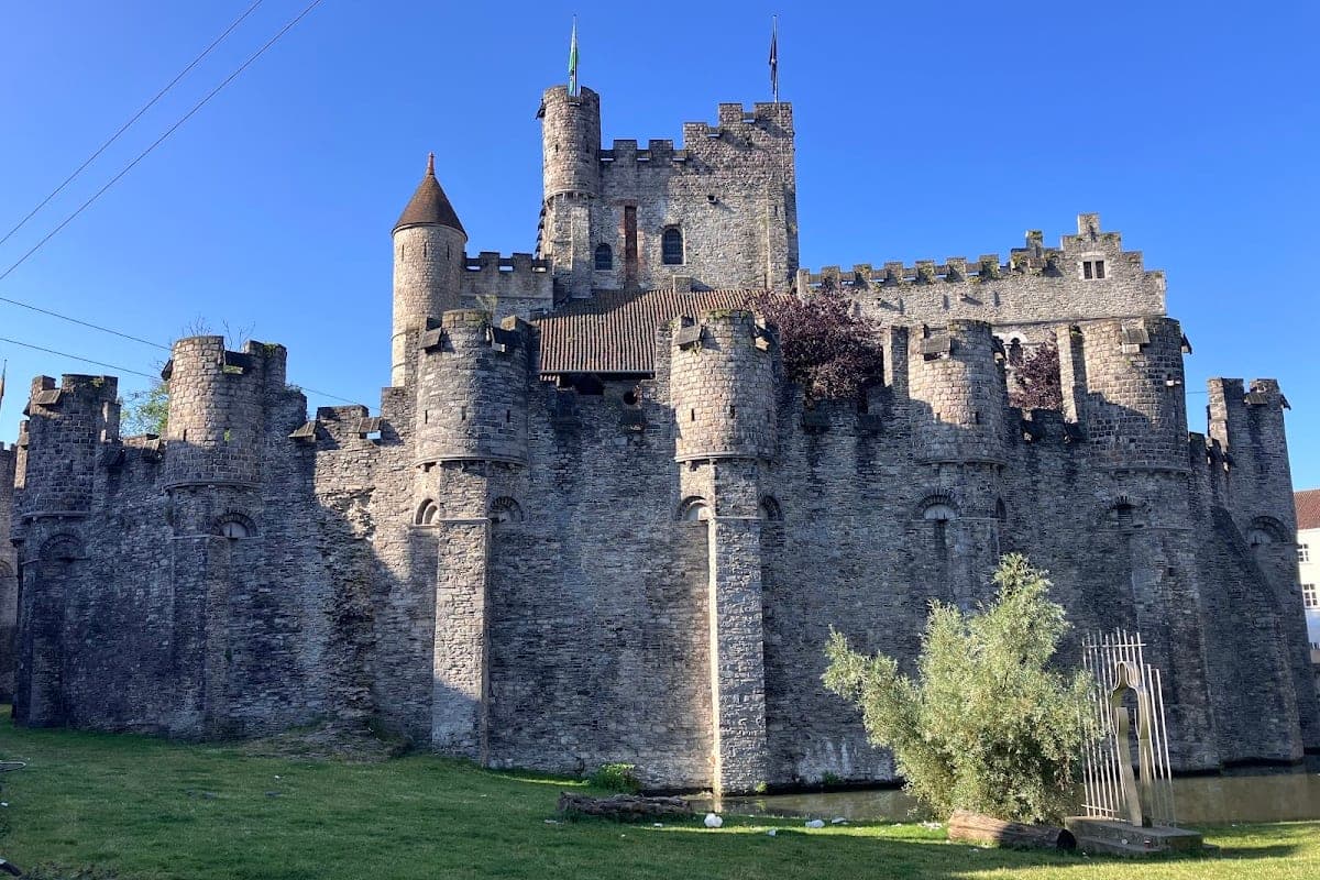 Gravensteen Canal Walk