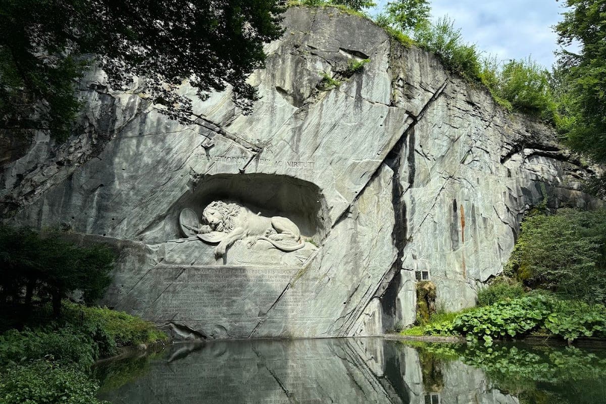 Lion Monument (Löwendenkmal)