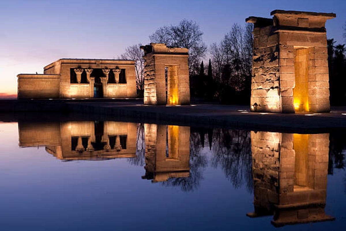 Templo de Debod and Parque de la Montaña