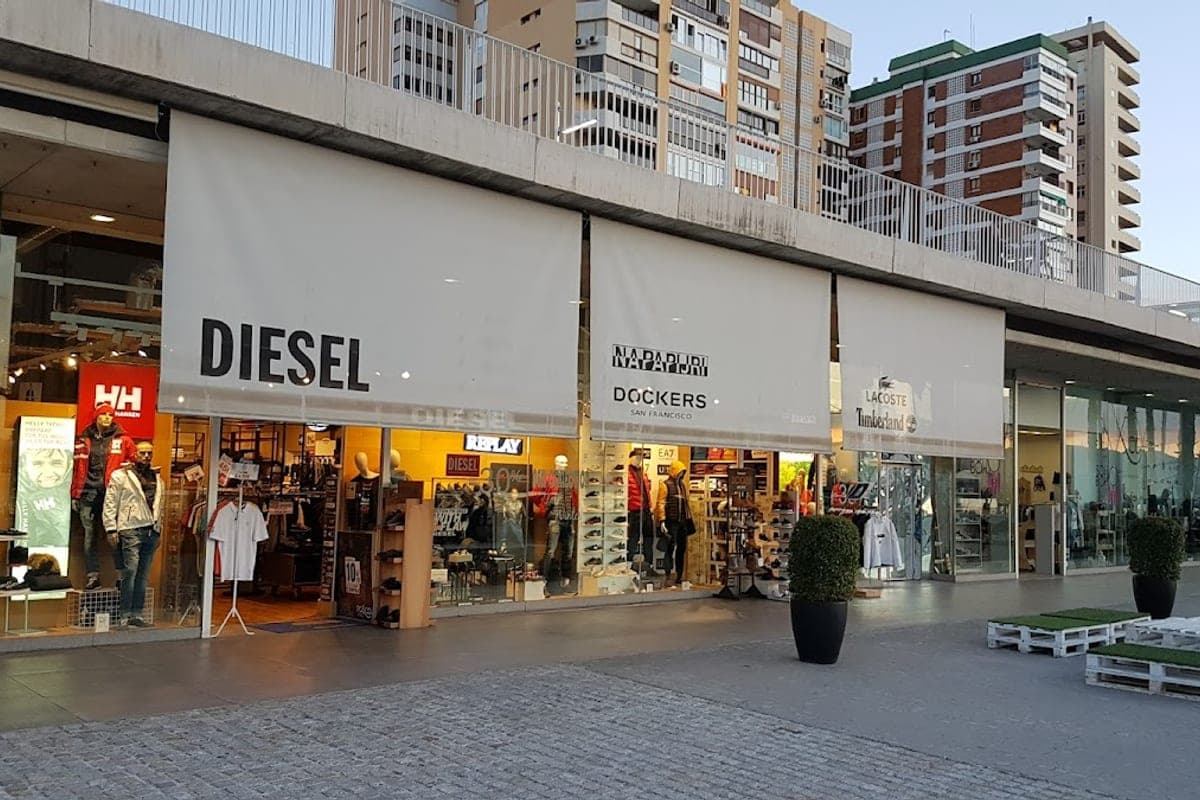 Muelle Uno Port Promenade