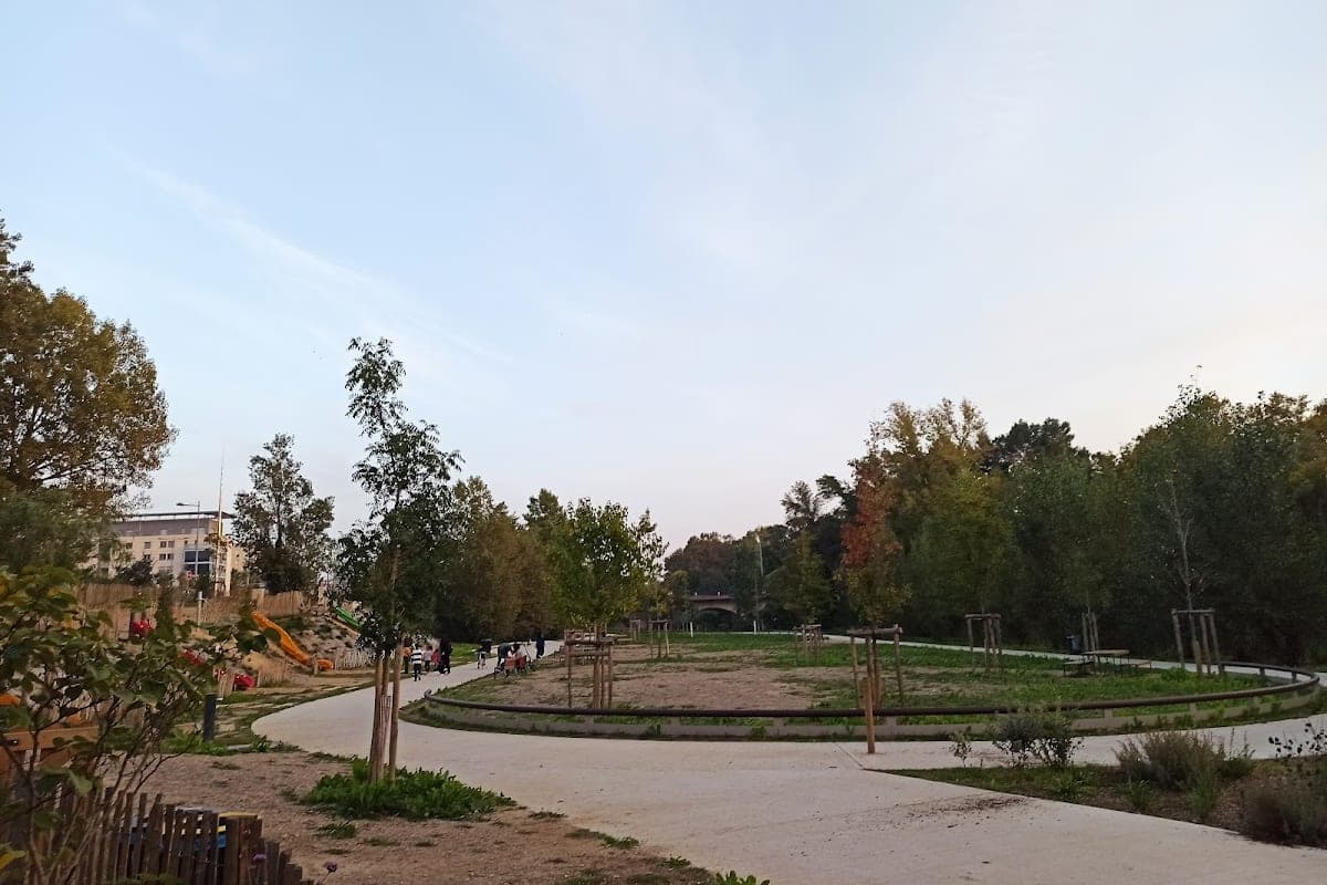 Berges du Lez — Riverside Walk