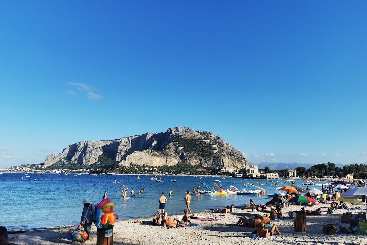 Mondello Bau-Beach