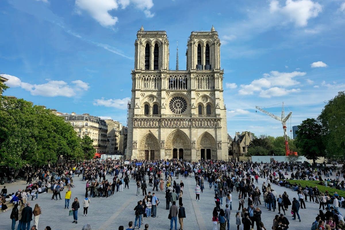 Notre-Dame de Paris — Parvis and Exterior