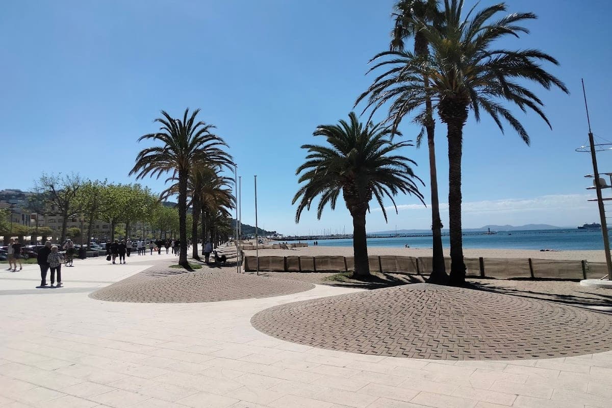 Passeig Marítim & Bahía de Roses promenade