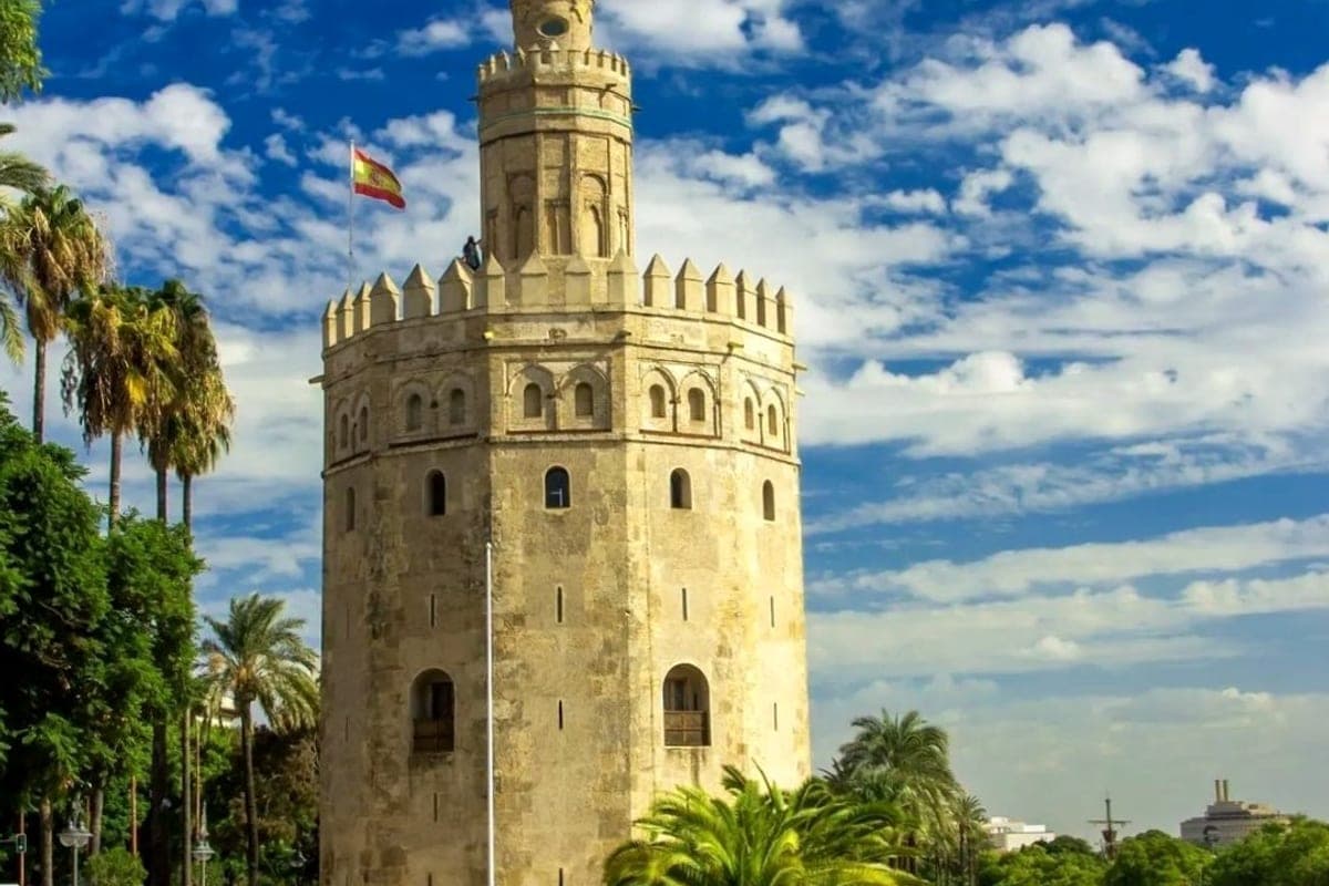 Torre del Oro Riverside Walk