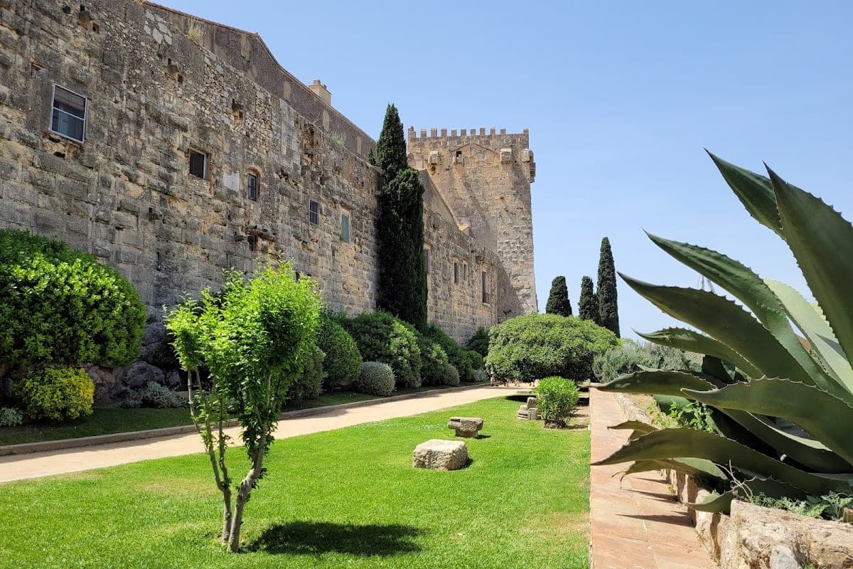 Passeig Arqueològic & Roman Walls