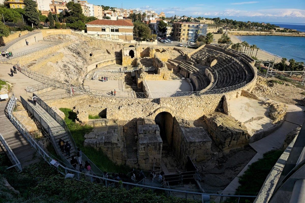 Roman Amphitheatre (Amfiteatre Romà)