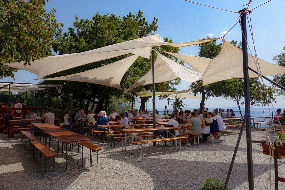 Osmiza Country Wine-Bar Tradition