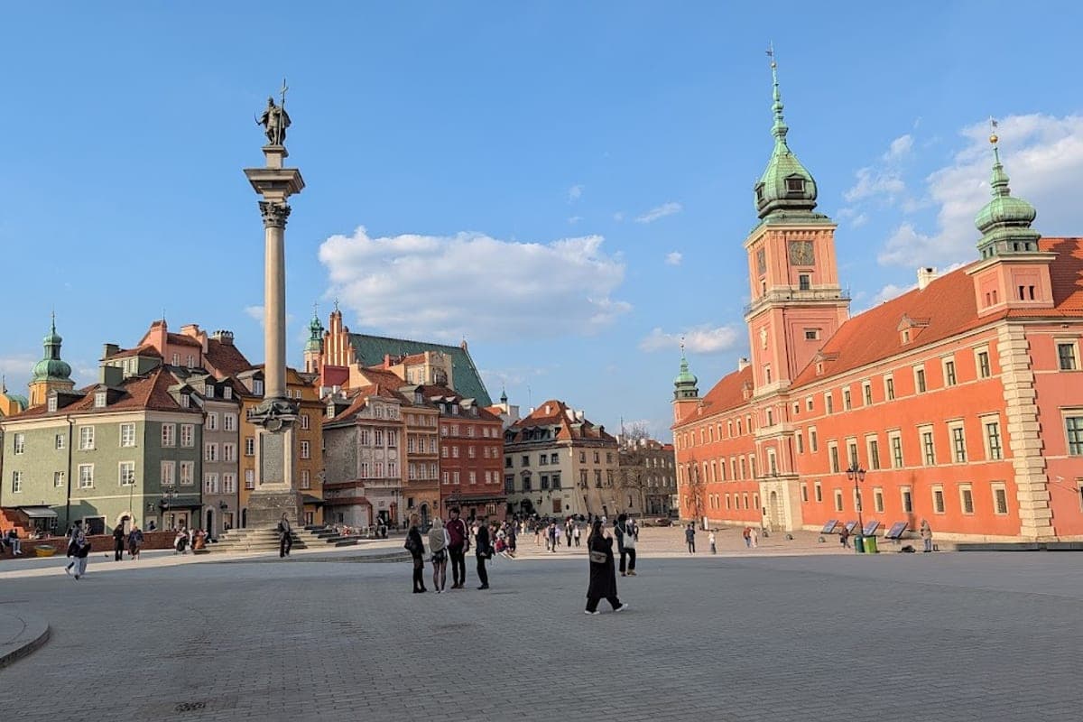 Praga District Walking Tour