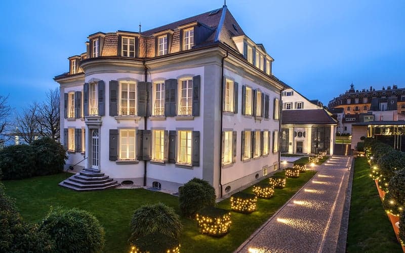 Hôtel Angleterre & Résidence: Acceso a la playa hotel in Lausanne