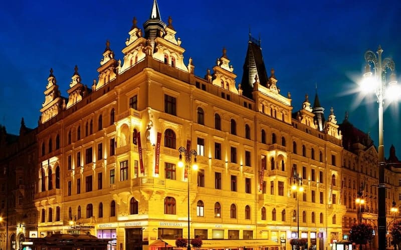Hotel KINGS COURT: Near Parks hotel in Prague