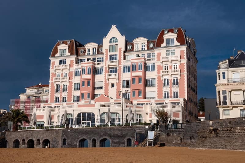 Grand Hôtel Thalasso & Spa: Acceso a la playa hotel in Saint-Jean-de-Luz