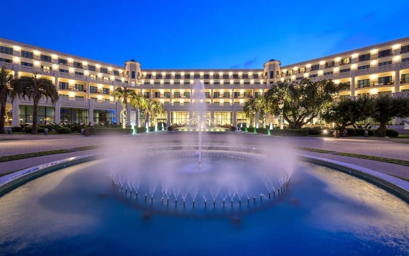 Las Arenas Balneario Resort: Beach Access hotel in Valencia