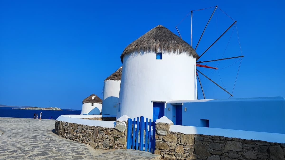 Pet-friendly hotels on Mykonos, dog-friendly travel Grécia