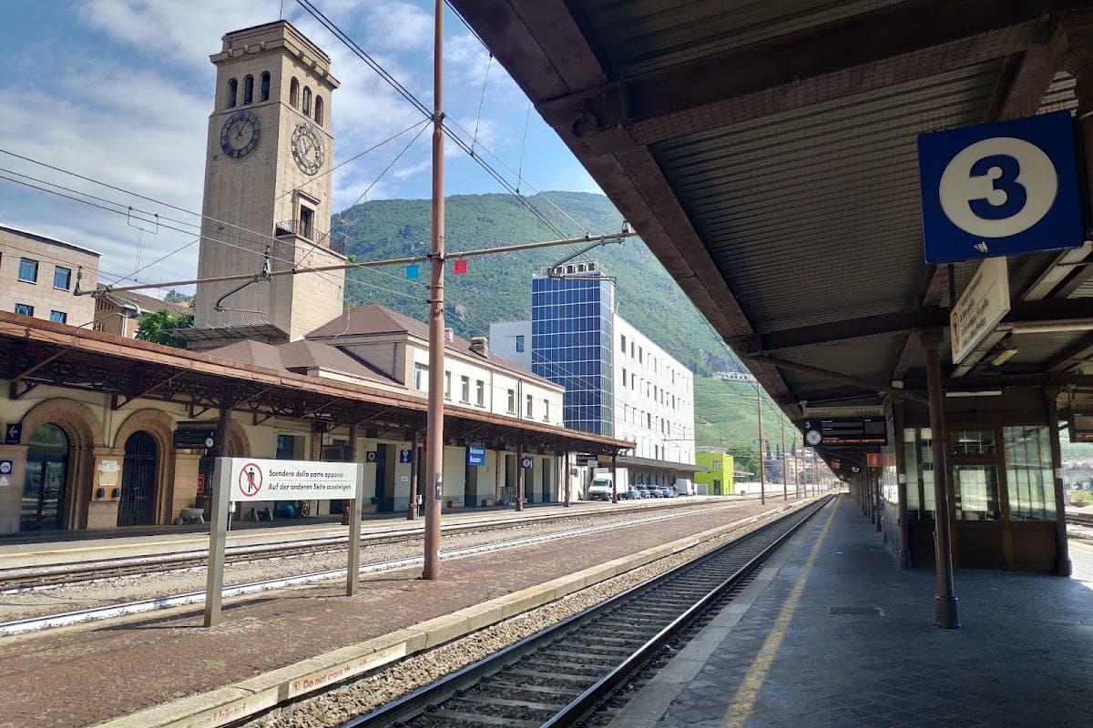 Bolzano Railway Station (Trenitalia & รBB)