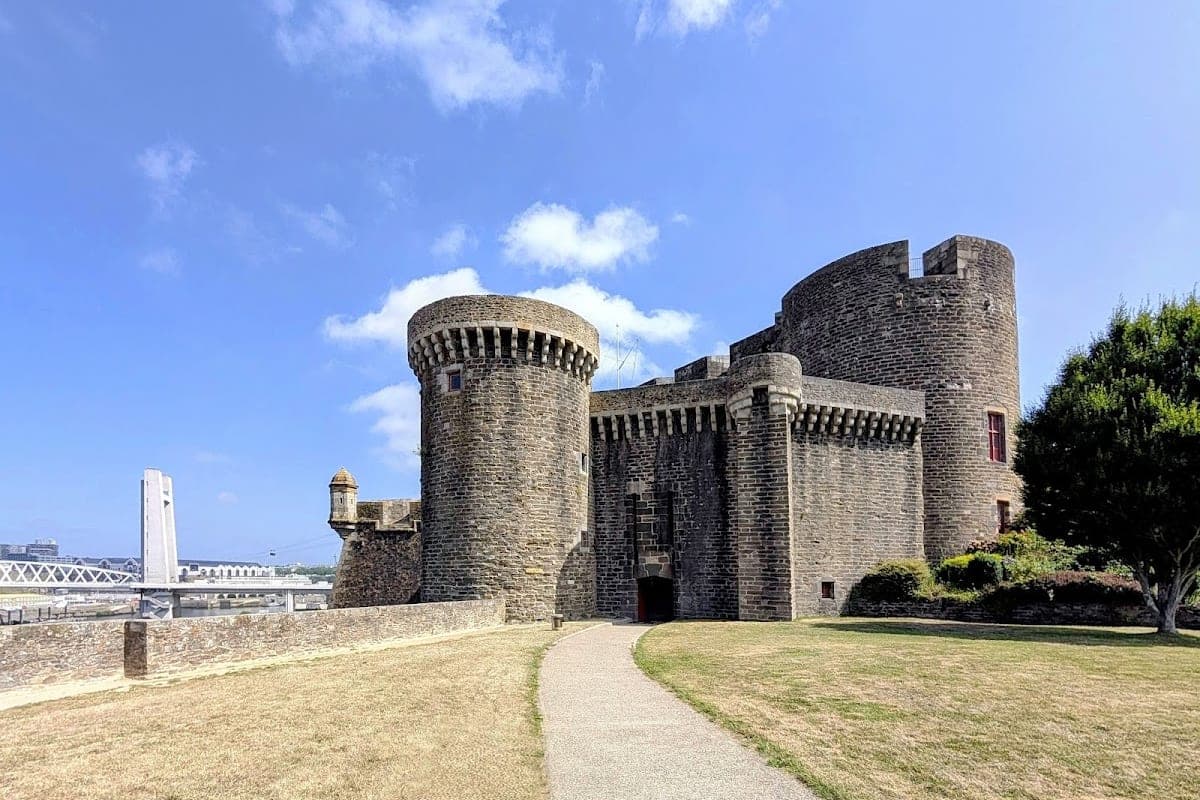 Château de Brest Exterior and Ramparts