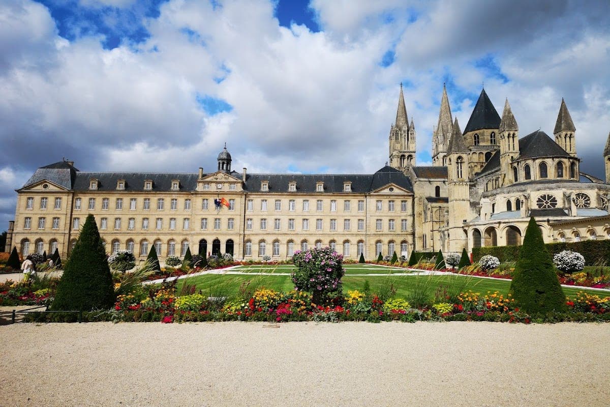 Abbaye aux Hommes (Saint-Étienne) — exterior & cloister