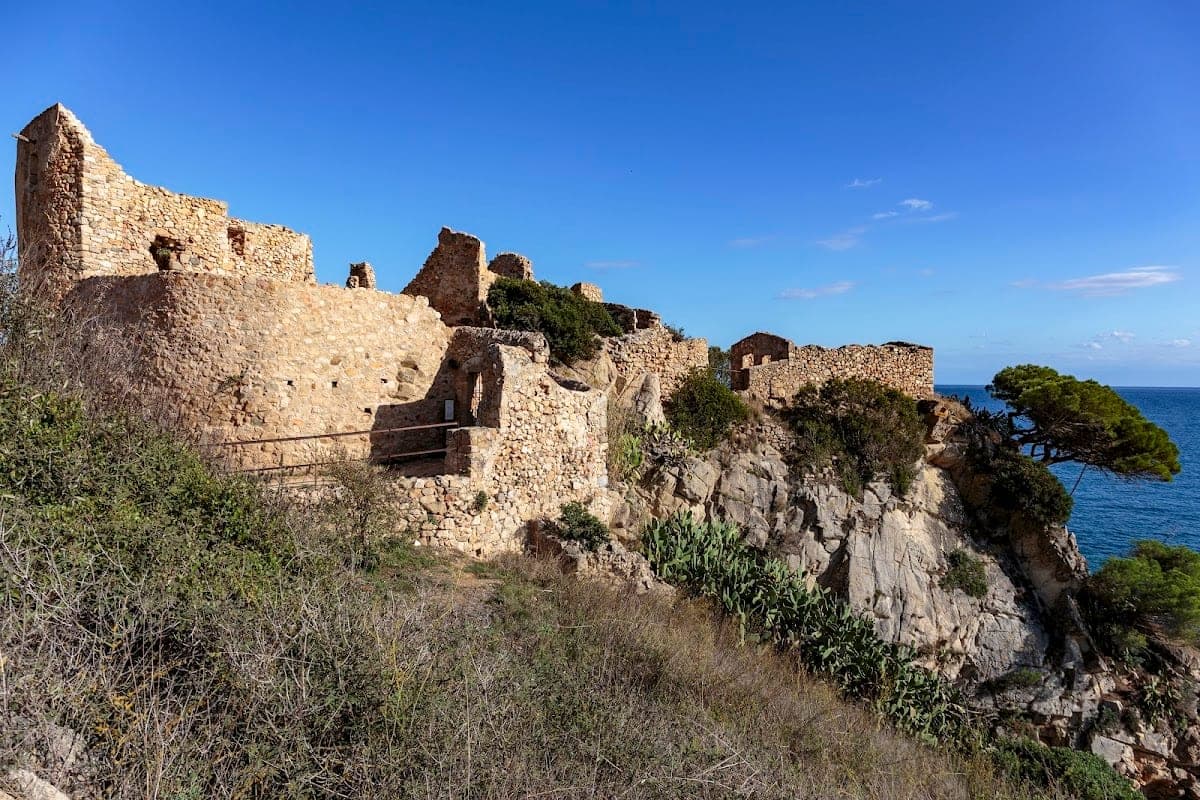 Castell de Sant Esteve de Mar & clifftop trail