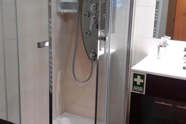 Sunset Beach Apartment with Pool: Acceso a la playa hotel in Costa da Caparica