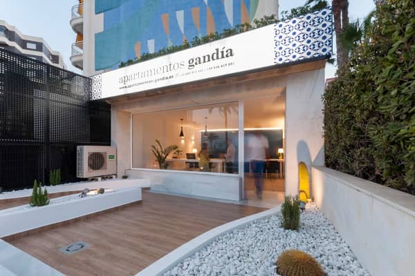 Apartamentos AG Gandía: Acceso a la playa hotel in Gandía