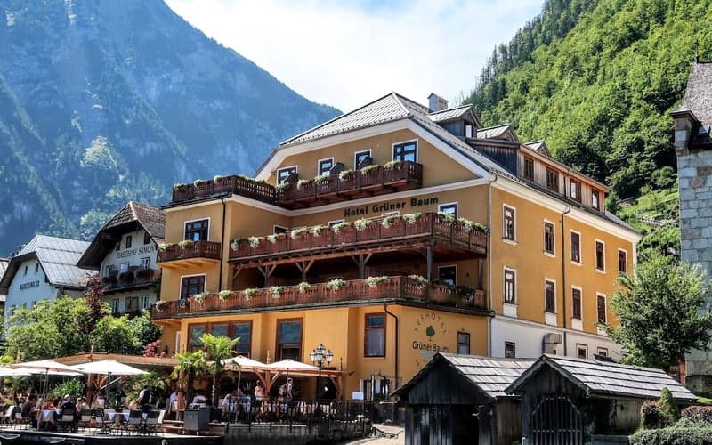 Seehotel Grüner Baum: Cat-friendly hotel in Hallstatt